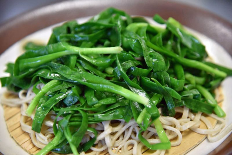 春の食材”ニラ蕎麦”始まりました。